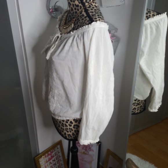 Off the shoulder or on the shoulder blouse - Picture 2 of 7